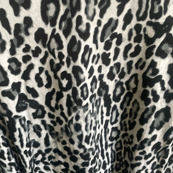 COPY - Karl lagerfeld animal print long sleeved top size medium - Picture 4 of 5
